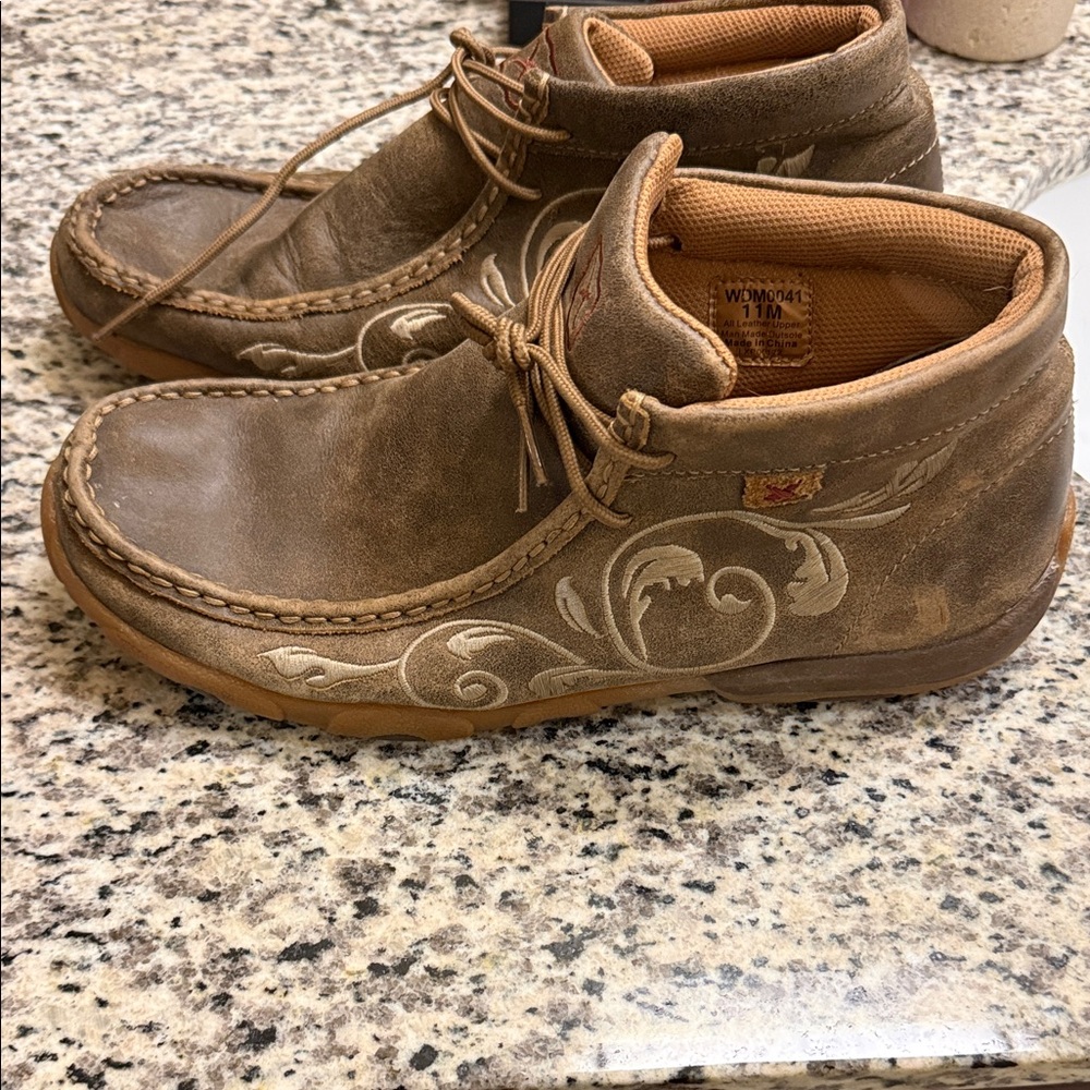 Twisted X Brown Leather Men's Chukka Boots with Embroidered Scroll Accents